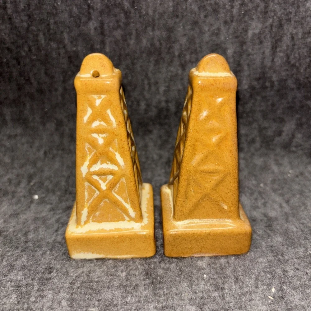 Vintage Frankoma Pottery Salt And‎ Pepper Shakers Oil Rigs Brown Tan No Corks